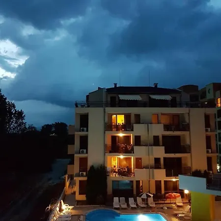 아파트 Sunny Victoria Penthouse *