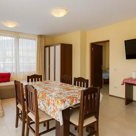 Sunny Victoria Penthouse 阳光海滩